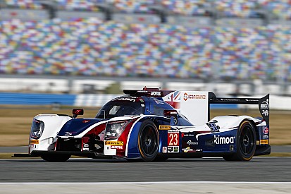 Akció közben Alonso az LMP2-es versenygéppel Daytonában