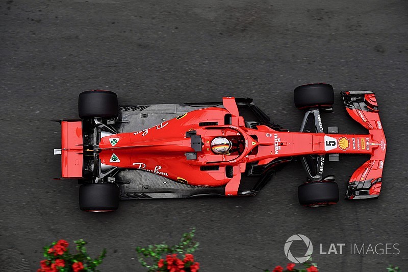 A Red Bull is betalálta a Ferrarit, ezért kellettek a fogak a visszapillantóra