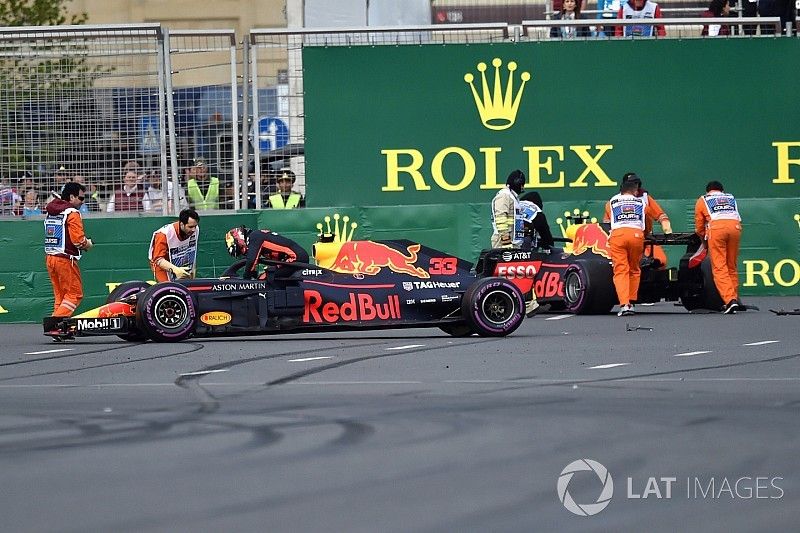 The crashed cars of Max Verstappen, Red Bull Racing RB14 and Daniel Ricciardo, Red Bull Racing RB14