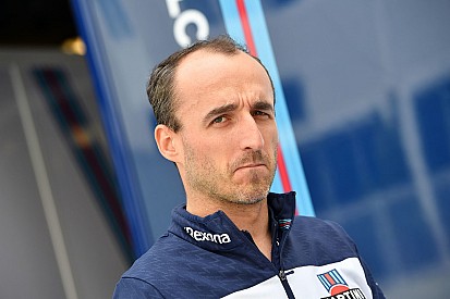 Kubica Barcelonában kétszer is autóba ül