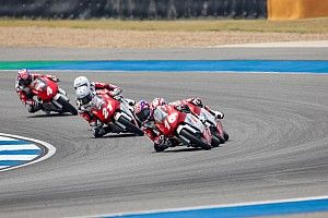 Adenanta kehilangan momentum di tikungan terakhir