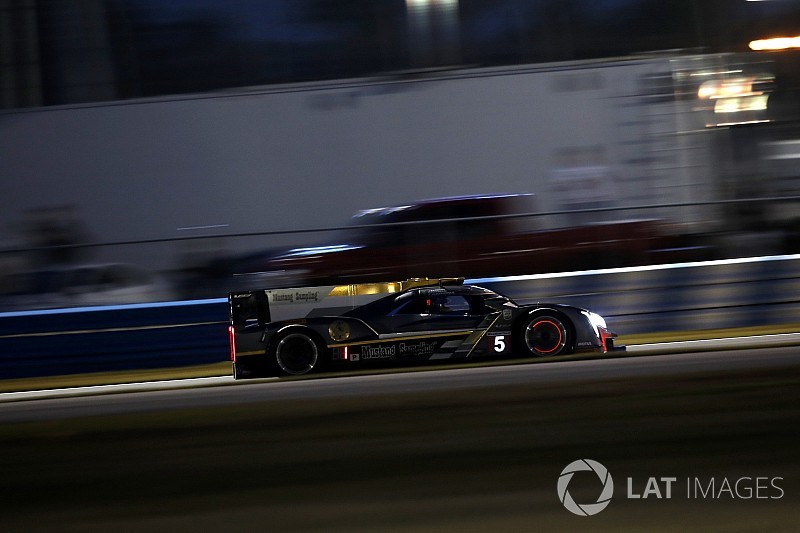 24 Ore di Daytona, 16° ora: Barbosa continua in testa. Disfatta Penske