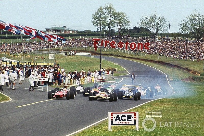 Toujours pilote à 76 ans, après avoir affronté McLaren et Clark !