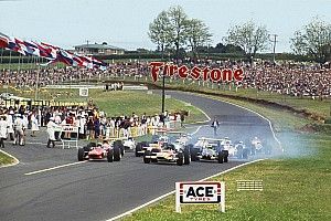 Toujours pilote à 76 ans, après avoir affronté McLaren et Clark !