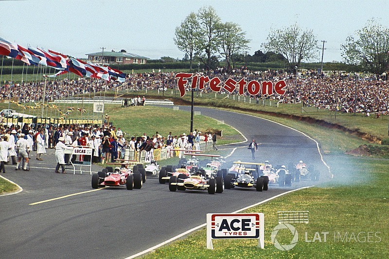 Toujours pilote à 76 ans, après avoir affronté McLaren et Clark !