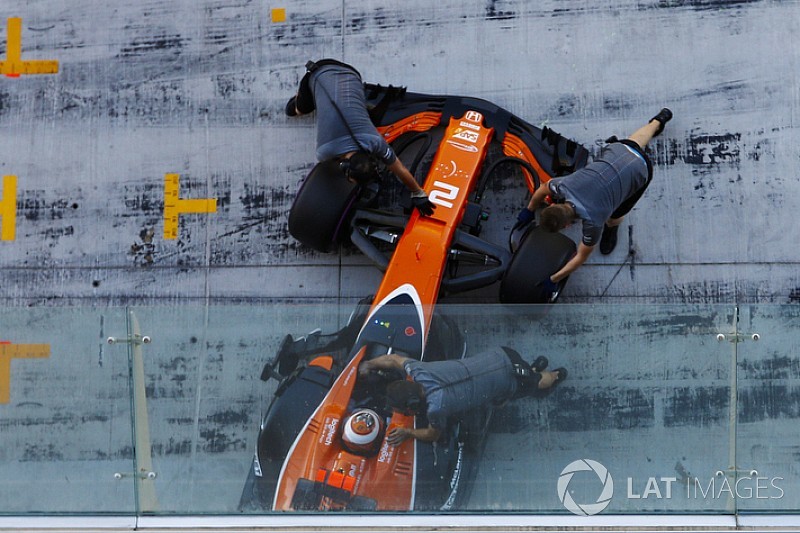 Foto confirma pintura inteiramente laranja da McLaren