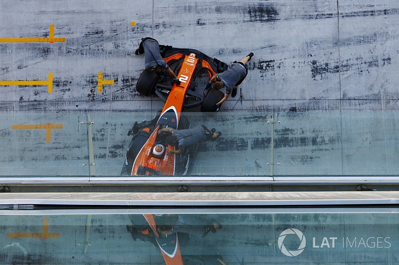 El McLaren MCL33 fue visto antes de su presentación