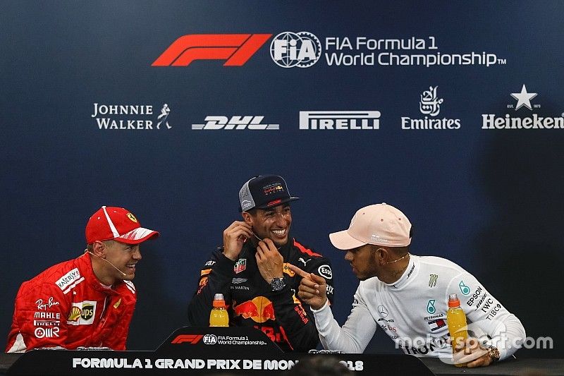 Sebastian Vettel, Ferrari, Daniel Ricciardo, Red Bull Racing y Lewis Hamilton, Mercedes-AMG F1 en la Conferencia de prensa