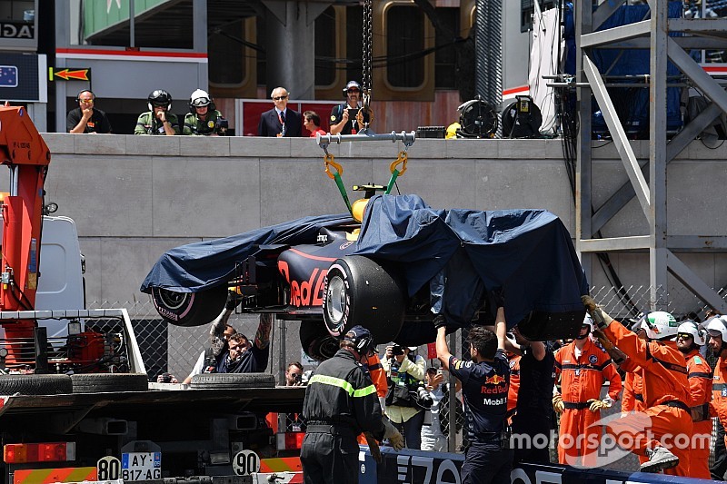 Öthelyes rajtbüntetést kap Verstappen váltócsere miatt
