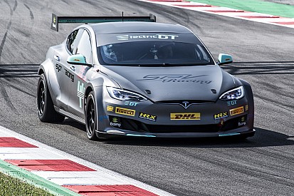 El Electric GT entrega su primer Tesla de competición