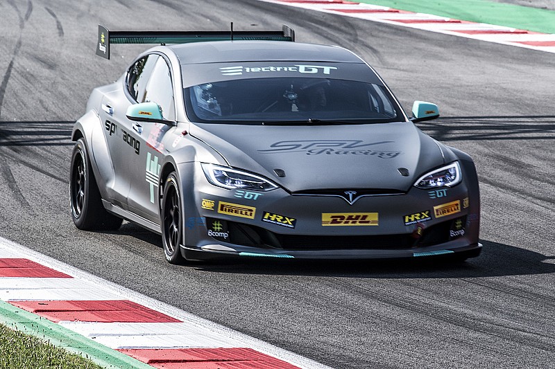 El Electric GT entrega su primer Tesla de competición