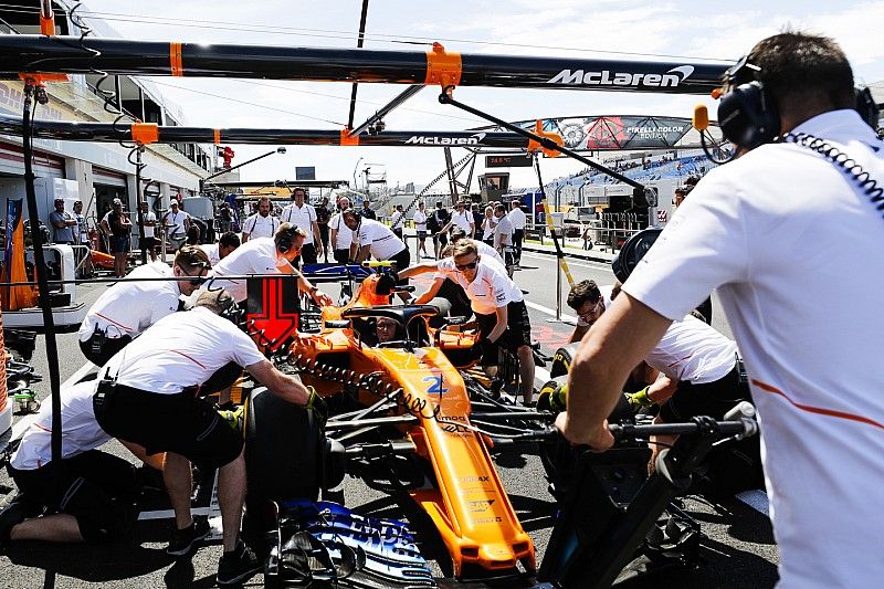 McLaren oefent pitstops