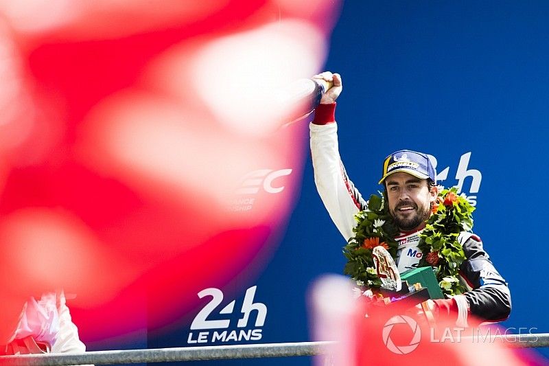 Le vainqueur Fernando Alonso, Toyota Gazoo Racing