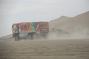 La tripulación española de camiones que fue abandonada en las dunas