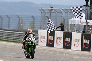 Course 1 - Rea vainqueur devant un trio de Ducati