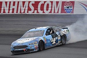 NASCAR in Loudon: Harvick bezwingt Kyle Busch per Bump-and-Run