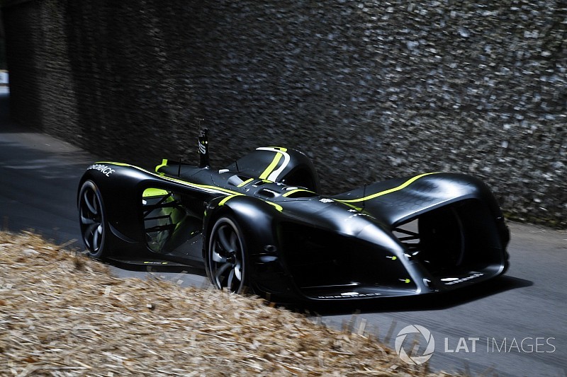 Roborace aracı Goodwood tepe tırmanışını tamamladı