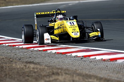 Renault, 2021'de sürücü akademisinden bir pilotla yarışmak istiyor