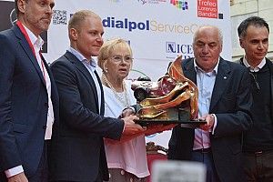 Bottas, si gode un bagno di folla al 25esimo Trofeo Bandini