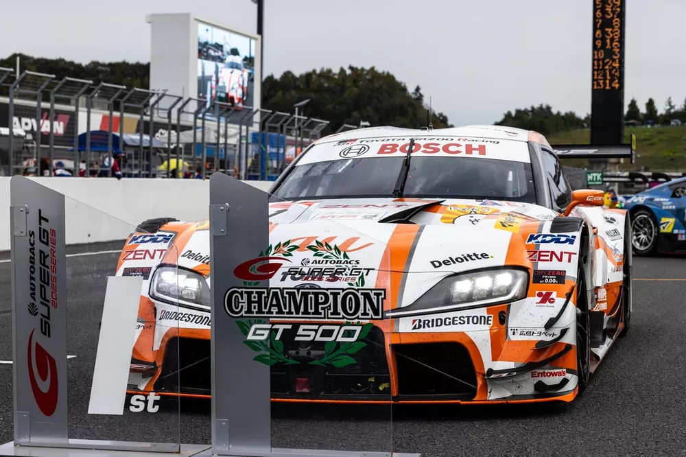 歴史に新たな1ページ！ au TOM'Sが大一番勝ち切る王者のレースで3連覇