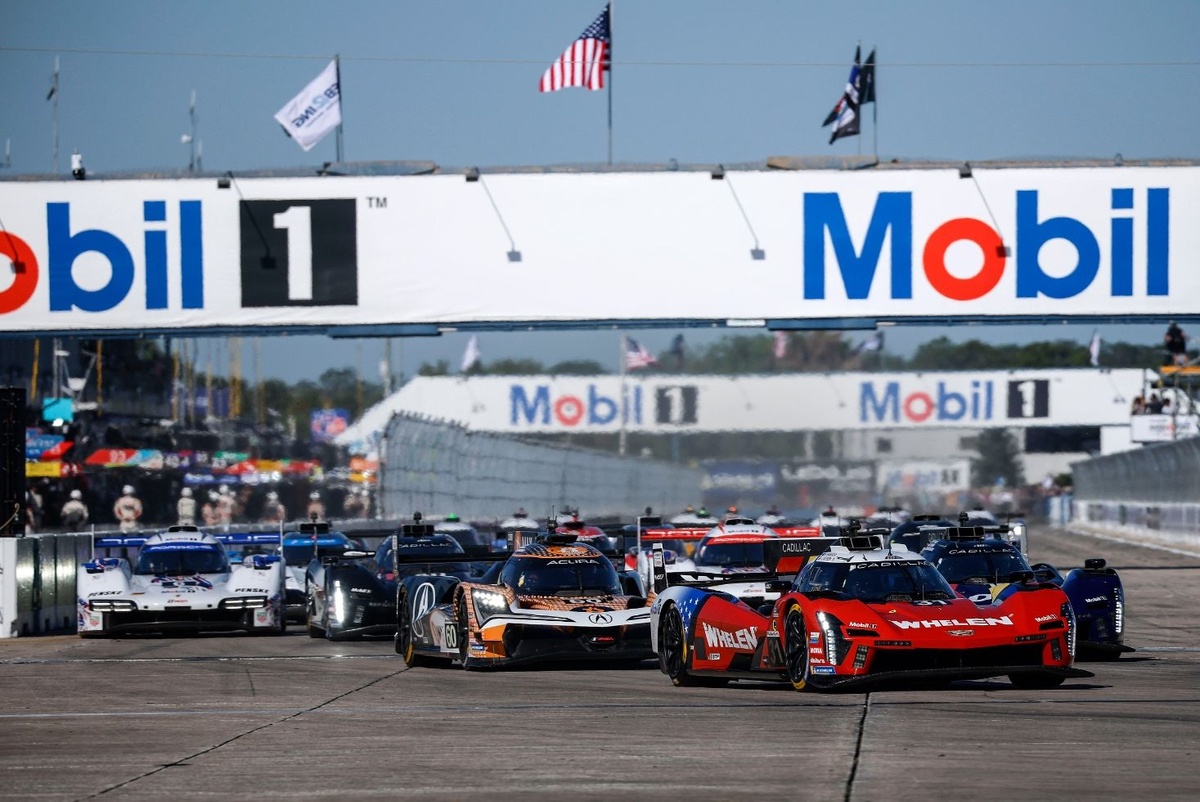 12 Hours of Sebring, Hour 4: Porsche Penske Motorsport in control running 1-2