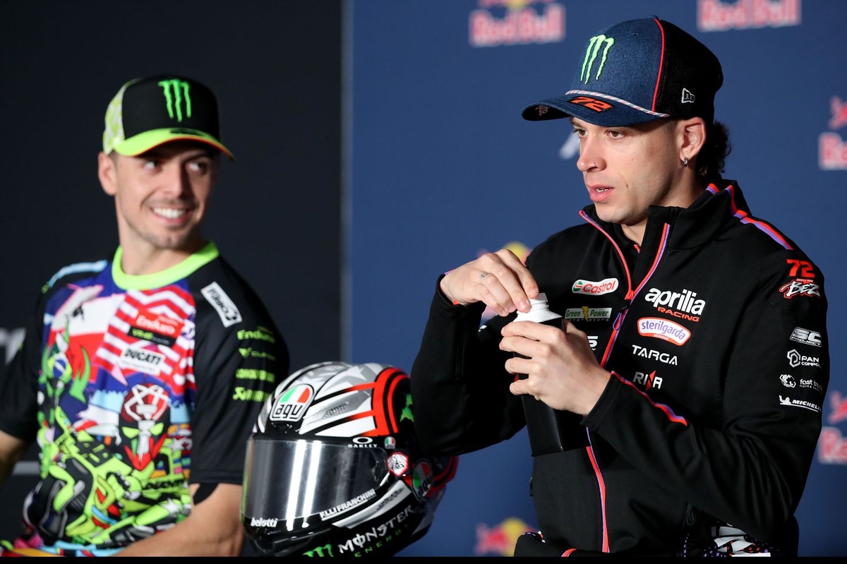 Bezzecchi se hace 'el sueco' cuando le preguntan por el incidente con Marc Márquez: "No he visto nada"