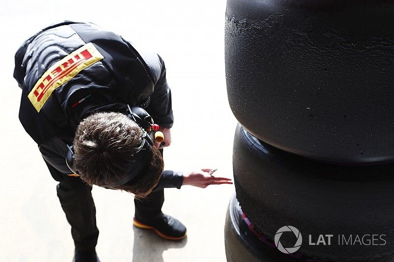 Pirelli изменит спецификацию шин по ходу сезона