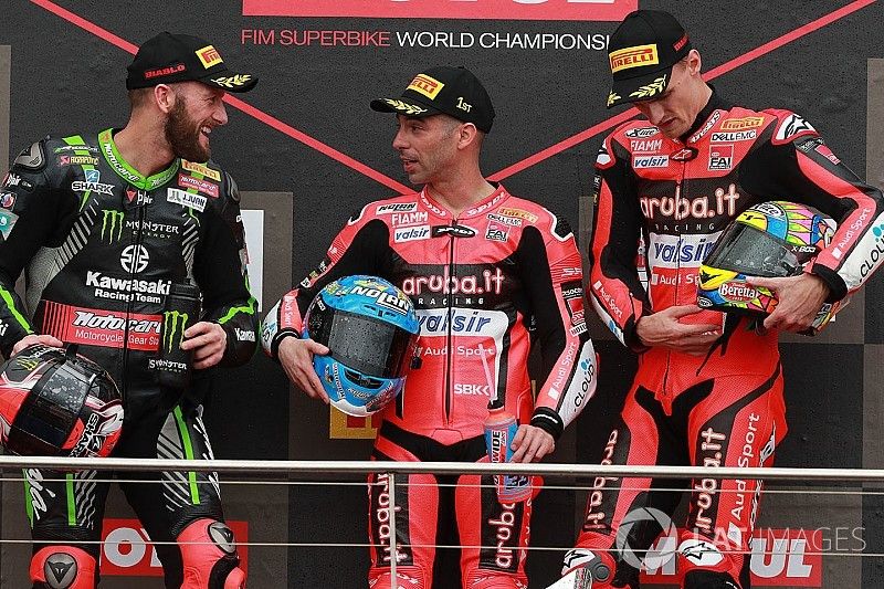 Podium : le vainqueur Marco Melandri, Aruba.it Racing-Ducati SBK Team, le deuxième, Tom Sykes, Kawasaki Racing, le troisième, Chaz Davies, Aruba.it Racing-Ducati SBK Team