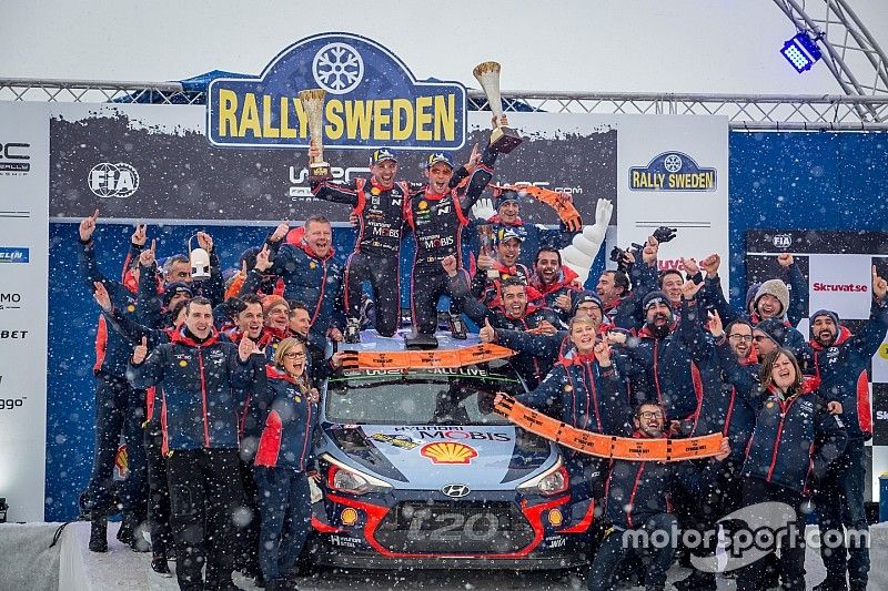 Les vainqueurs Thierry Neuville et Nicolas Gilsoul, Hyundai i20 WRC, Hyundai Motorsport