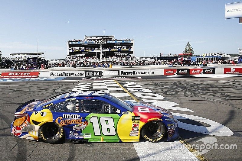 Kyle Busch vince anche a Pocono dopo una grande rimonta. Secondo posto per Daniel Suarez