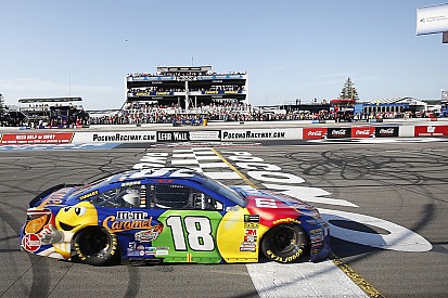 Kyle Busch vince anche a Pocono dopo una grande rimonta. Secondo posto per Daniel Suarez
