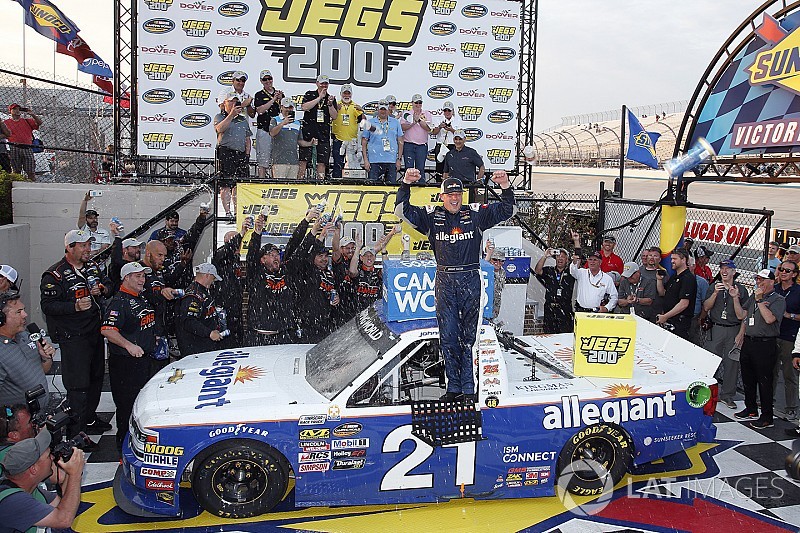 Sauter segura pressão de Crafton no fim e vence em Dover