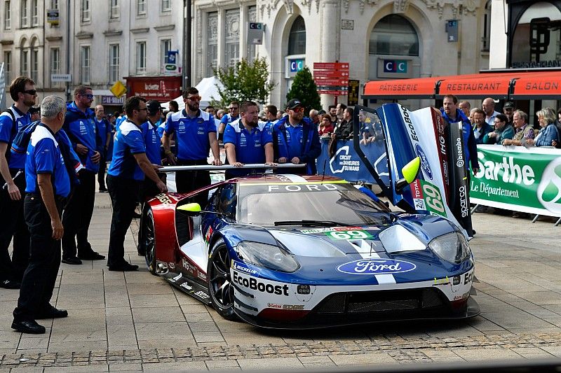 #69 Ford Chip Ganassi Racing Ford GT