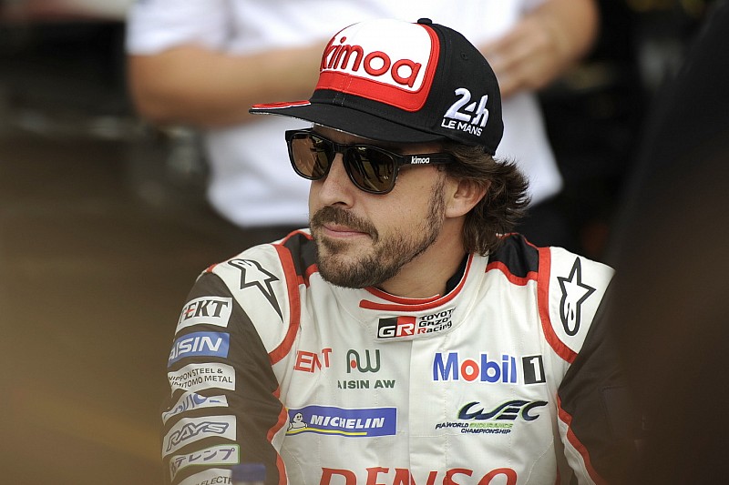 Alonso: "Buone le prime sessioni, i sorpassi di notte sembrano più facili"