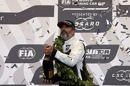 Portugal WTCR: Muller wins after two-hour delay