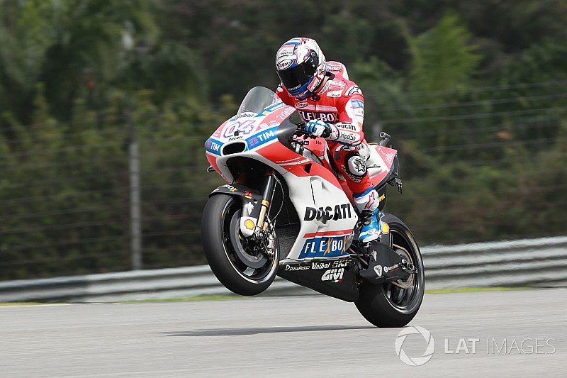 Dovizioso: "Stare davanti è buono, ma non credo metta pressione a Marc"