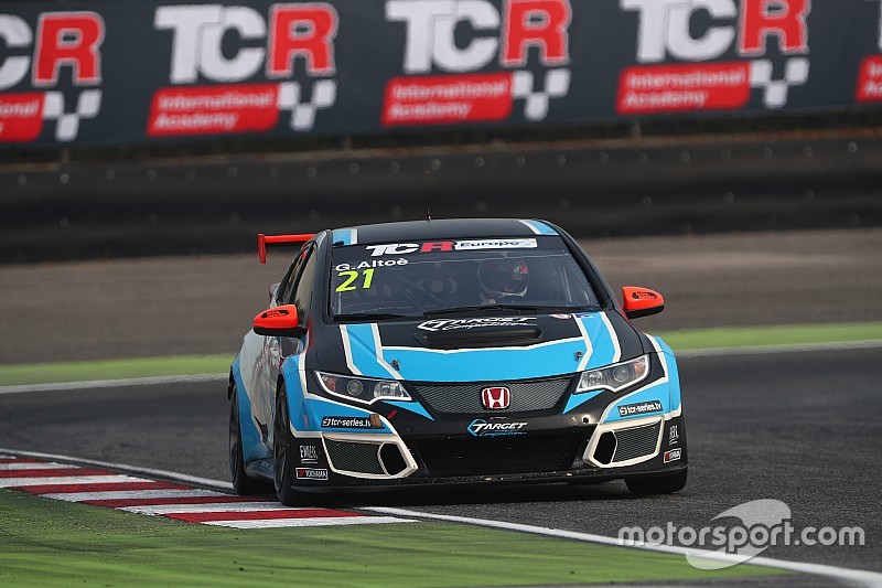 Europe Trophy, Libere 1: Giacomo Altoè precede Tarquini per un soffio