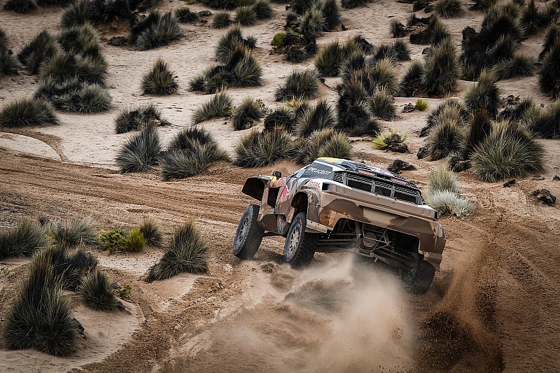 Dakar Stage 8: Peterhansel tercepat, Sainz masih memimpin