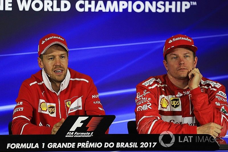 Ganador de la carrera Sebastian Vettel, Ferrari y Kimi Raikkonen, Ferrari en la Conferencia de prensa