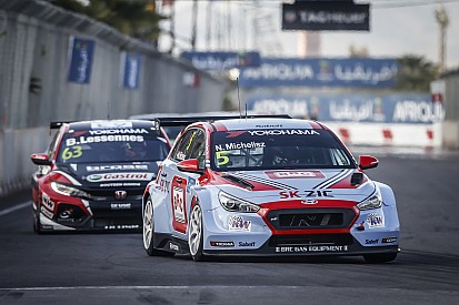 Tarquini megint nyert, Yvan Muller és Michelisz összeakadt, Norbi így csak 5.