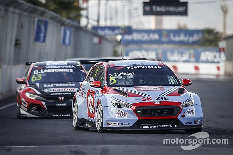 Tarquini megint nyert, Yvan Muller és Michelisz összeakadt, Norbi így csak 5.