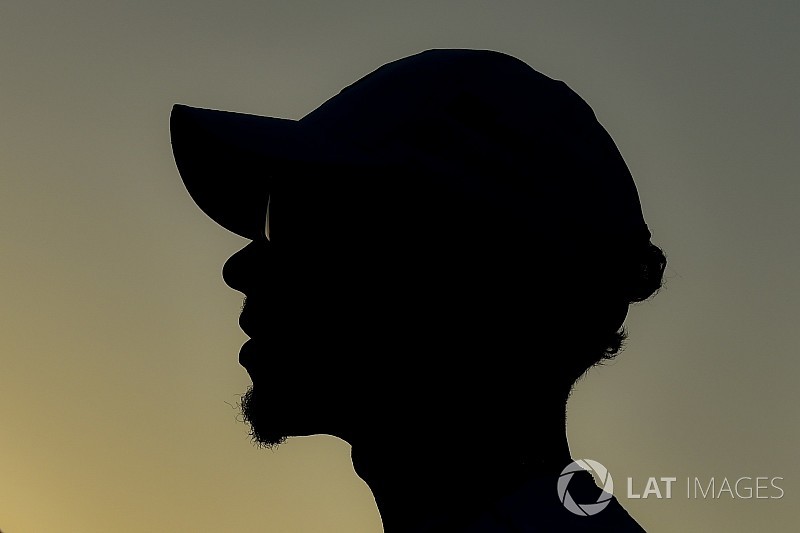 Lewis Hamilton es acusado de sexismo en sus redes sociales