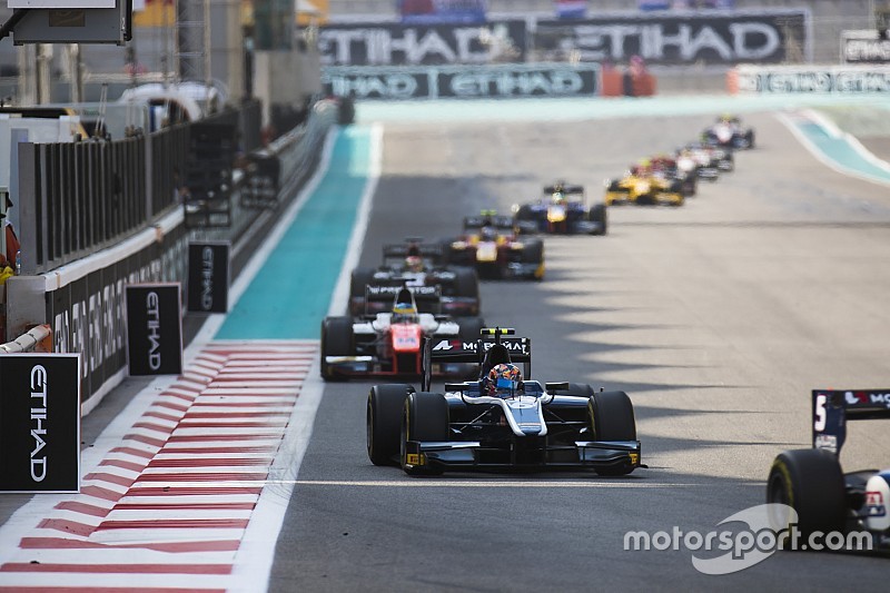 Bár nem lett bajnok a GP3-ban, Aitkent továbbra is támogatja a Renault