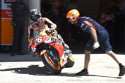 Pedrosa: “Lo paso mal en las curvas a la derecha al abrir la pierna”