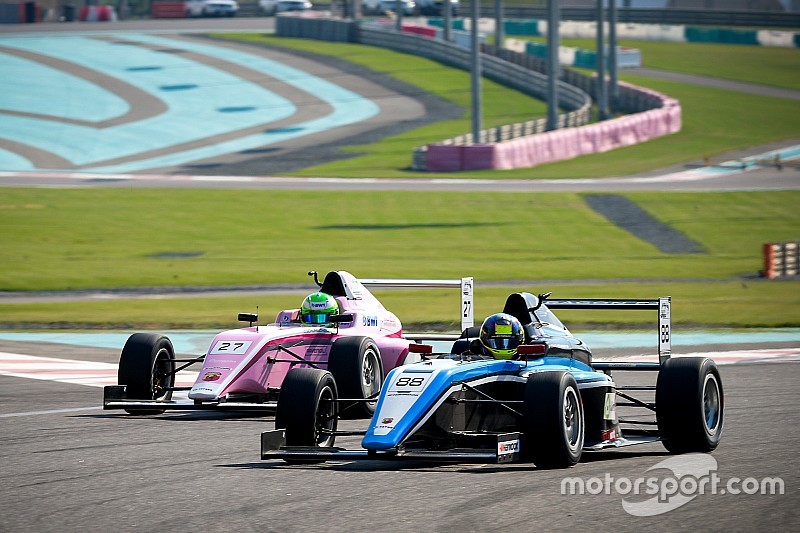 Charles Weerts verslaat David Schumacher en is kampioen Formule 4 UEA