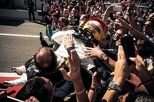 Hamilton: Yeni kurallar yarışları daha kötü yaptı