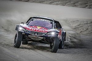 Sainz volta a vencer em dia de problemas para Peterhansel