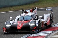 Bahrain in der Nacht: Toyota bleibt an der Spitze