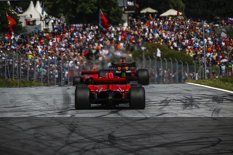 Silverstone-ban is lesz harmadik DRS-zóna: nyitott szárnnyal az 1-es kanyarban?