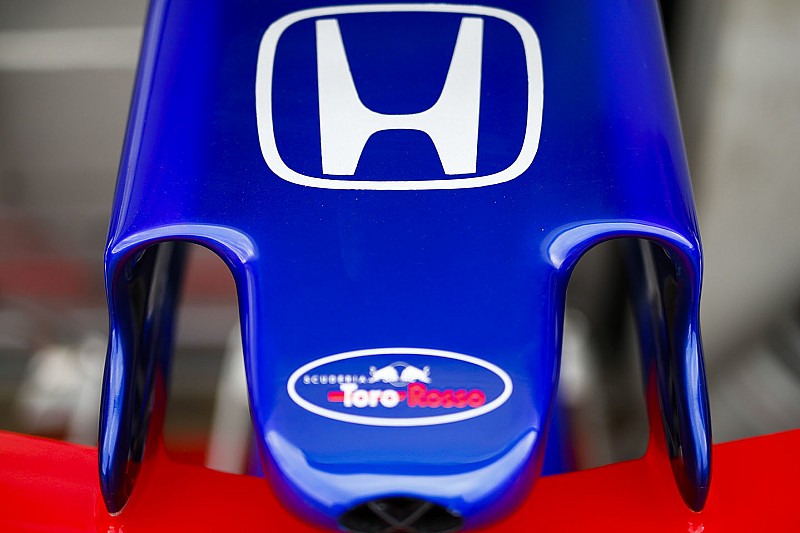 Red Bull заверила, что не станет жертвовать Toro Rosso ради прогресса Honda